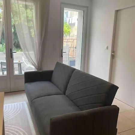 A Pied En Bord Du Canal Du Midi T2 Cosy Avec Jardin Proche Gare Et Hopital Castelnaudary
